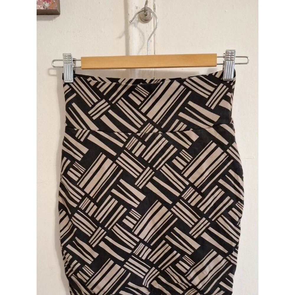 Forever 21 Black and Tan Geometric high waist mini-Skirt